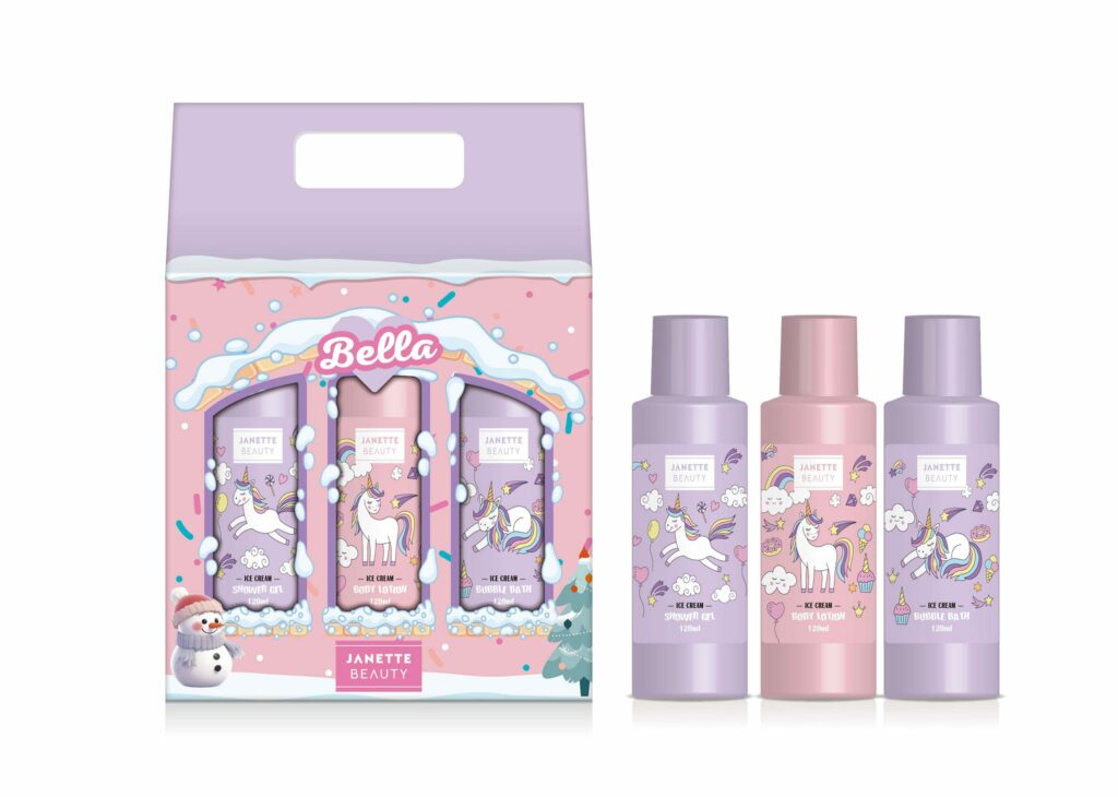 Kosmetický set pro děti Janette Beauty s vůní zmrzliny nabízí jemný sprchový gel, hydratační tělové mléko a pěnu do koupele, která promění vanu v zábavný zážitek. Sladká zmrzlinová vůně vykouzlí úsměv a zpříjemní každodenní hygienu. Sada je navržená tak, aby byla šetrná k dětské pokožce a zároveň atraktivní pro děti i rodiče. Praktické balení z ní dělá krásný dárek pro malé princezny i chlapce.