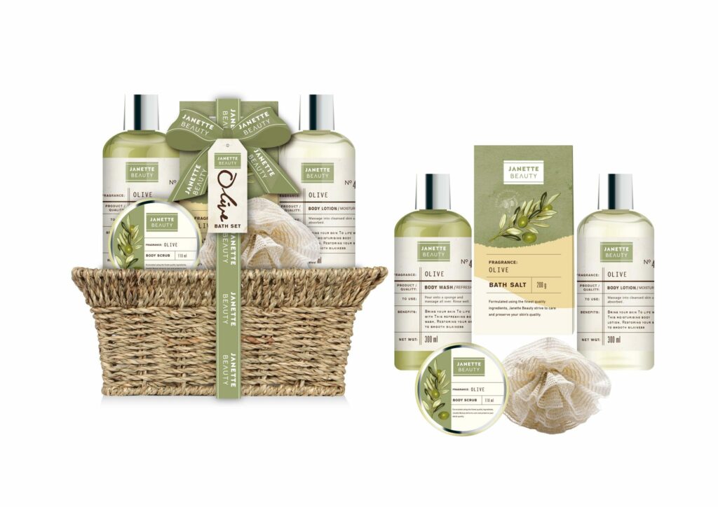 Dárkový balíček OLIVA je šesti dílná kosmetická sada, která spojuje olivovou kosmetiku s originálním dárkovým provedením. Sprchový gel a tělové mléko tvoří základní péči, peeling a koupelová sůl podporují regeneraci a relaxaci pokožky a ramie houbička zpříjemňuje koupelový rituál. Dárkový košík pak celé kolekci dodává prémiový charakter, díky čemuž je tato sada ideálním tipem na luxusní dárek.