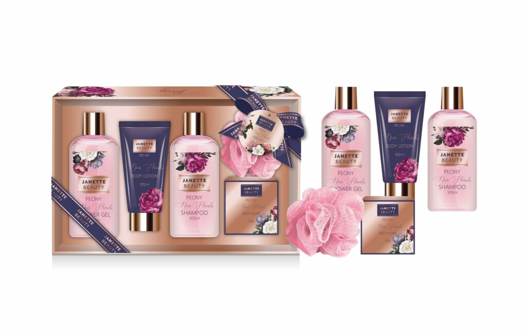 Ideální dárek PIVOŇKA je pětídílná sada, která spojuje péči o tělo i vlasy v jednom elegantním balení. Sprchový gel a šampon zajišťují čistotu a svěžest, tělové mléko dodává pokožce hydrataci, mýdlo a houbička doplňují každodenní rituál. Vůně pivoňky navozuje pocit luxusu a romantiky.