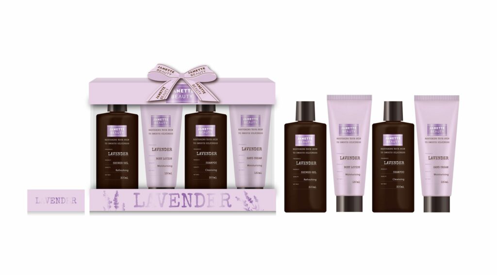 Dárkový set LEVANDULE spojuje čtyři produkty pro všestrannou péči. Sprchový gel a šampon osvěžují tělo i vlasy, tělové mléko hydratuje pokožku a krém na ruce ji chrání a zvláčňuje. Díky levandulové vůni má sada relaxační účinky a promění běžnou péči v příjemný rituál. Ideální dárek pro ty, kteří milují vůni levandule a chtějí si dopřát kousek aromaterapie každý den.