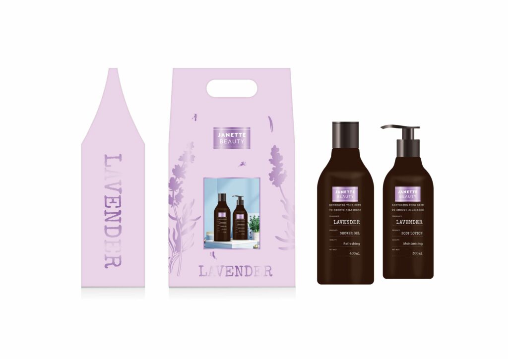 Dárkový set LEVANDULE je jednoduchá, ale účinná kosmetická sada, která zajišťuje každodenní péči o pokožku. Sprchový gel osvěžuje a tělové mléko hydratuje, zatímco jemná levandulová vůně navozuje pocit klidu a pohody. Díky větším objemům balení je sada vhodná i pro ty, kteří chtějí dopřát své pokožce dlouhodobou péči.