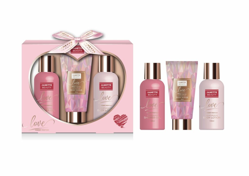 Kosmetická kolekce LOVE – cherry parfume spojuje tři základní produkty pro péči o pokožku. Sprchový gel a tělové mléko se postarají o jemnost a hydrataci, zatímco peeling dodá svěžest a zdravý vzhled. Sladká třešňová parfémová vůně z této sady vytváří romantickou atmosféru a činí z kolekce krásný dárek pro každou příležitost.