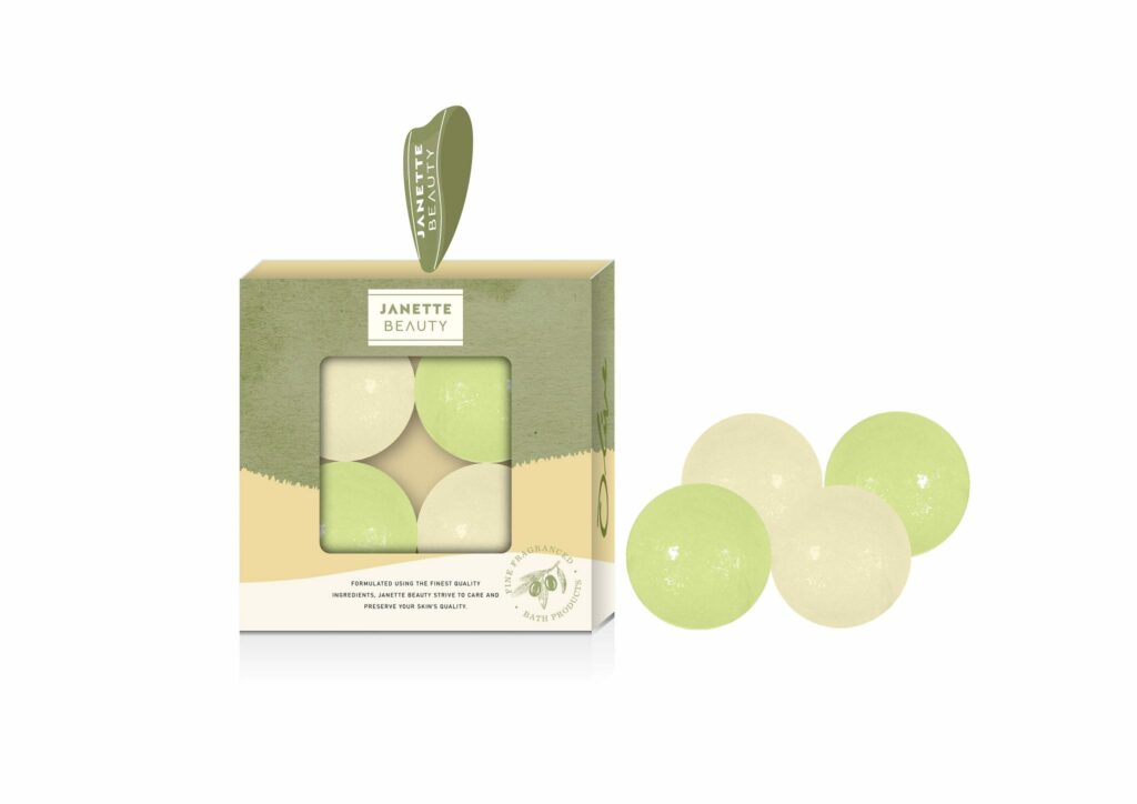 Dárkový balíček OLIVA obsahuje čtyři šumivé koule, které přinášejí hravou a relaxační atmosféru do vaší koupele. Díky olivovým výtažkům mají jemné pečující účinky a zanechávají pokožku hebkou a provoněnou. Sada je vhodná jako drobný dárek, který potěší každého milovníka koupelových rituálů a přírodní kosmetiky.