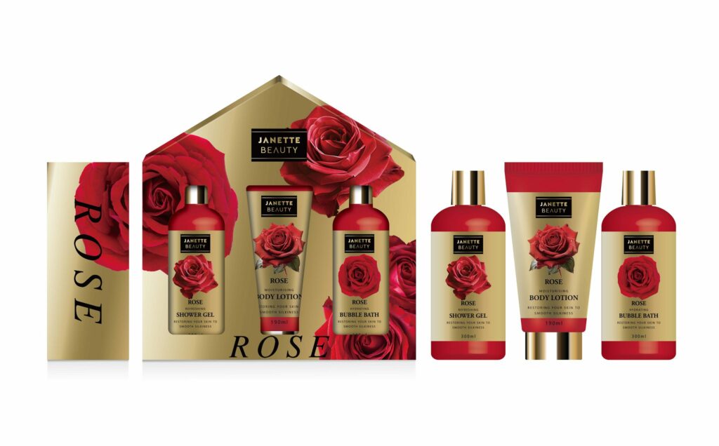 Luxusní dárkový set RŮŽE spojuje tři základní kroky péče o tělo – čištění, relaxaci a hydrataci. Sprchový gel osvěží, pěna do koupele přinese romantický relaxační zážitek a tělové mléko pokožku zjemní a provoní. Sada je krásným tipem na dárek pro ženy, které mají rády květinové vůně a elegantní balení.