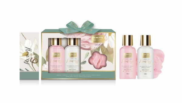 Květinový set FLOWER nabízí praktickou tříprvkovou kombinaci pro každodenní péči. Sprchový gel čistí a osvěžuje, tělové mléko hydratuje a houbička zpříjemní sprchování. Jemná květinová vůně přináší pocit pohody a elegance, takže tato sada je vhodná nejen jako dárek, ale i pro vlastní potěšení.