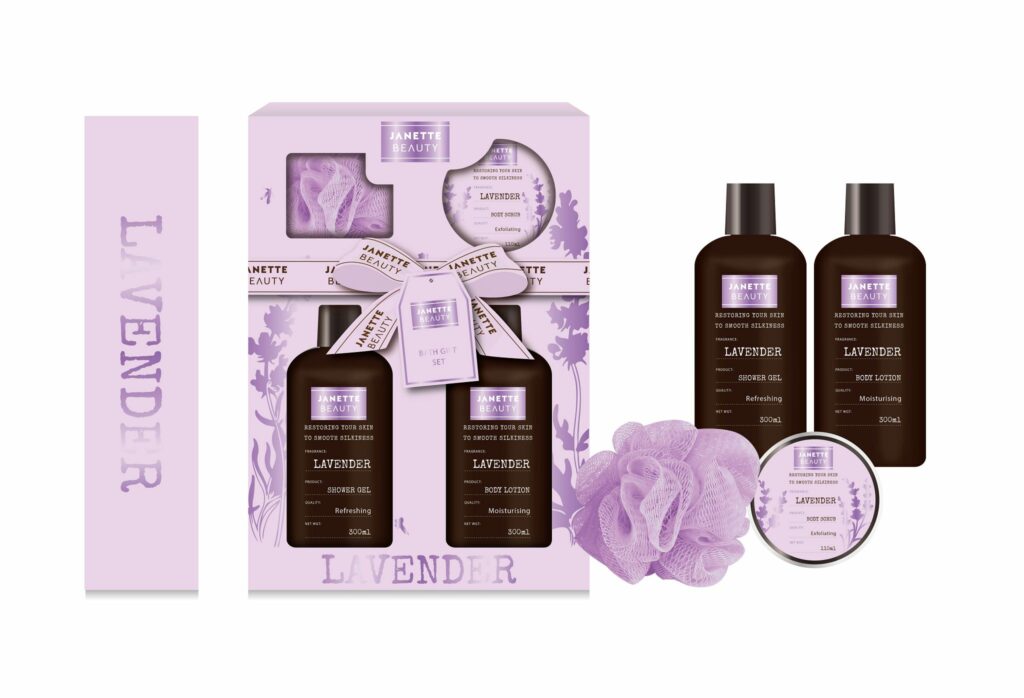 Dárkový set LEVANDULE spojuje čtyři oblíbené produkty pro komplexní péči o pokožku. Sprchový gel a tělové mléko poskytují každodenní hydrataci a svěžest, peeling pokožku vyhlazuje a houbička zpříjemní koupelový rituál. Levandulová vůně má uklidňující a relaxační účinky, což z této sady dělá perfektní dárek pro chvíle pohody.