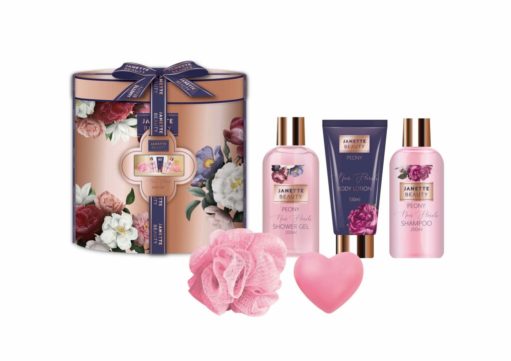 Ideální dárek PIVOŇKA je pětidílná sada, která spojuje tělovou i vlasovou péči s romantickými detaily. Sprchový gel a šampon se postarají o čistotu a svěžest, tělové mléko pokožku hydratuje, zatímco mýdlo ve tvaru srdce a houbička dodávají celé sadě něžný a elegantní charakter. Skvělá volba pro ženy, které milují květinové vůně a romantické dárky.