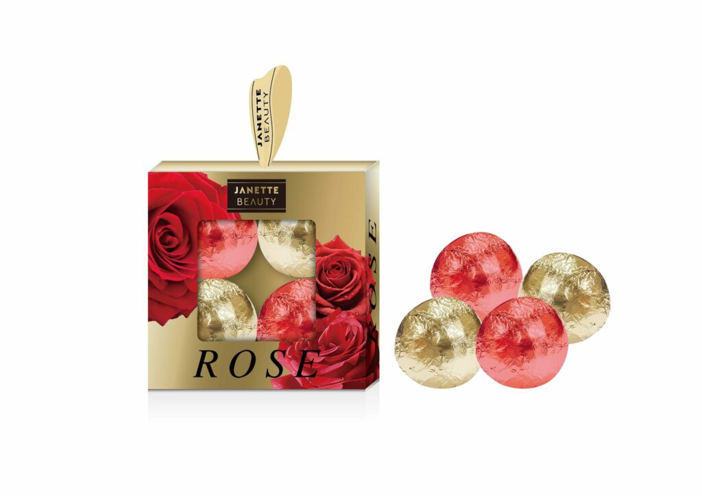 Luxusní dárkový set RŮŽE obsahuje čtyři šumivé bomby do koupele, které kombinují aromaterapeutické účinky růže s jemnou péčí o pokožku. Tento romantický a voňavý dárek potěší každou ženu, která miluje květinovou vůni a chvíle relaxace.